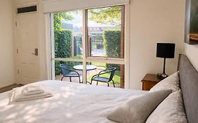 Box Hill Studio Apartment 2